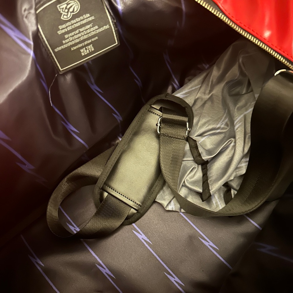 [NEW] Toronto Raptors Duffle Bag - Picture 3 of 3